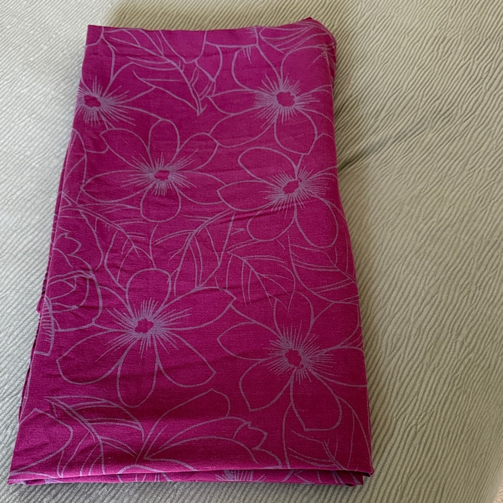 Floral Patterned flat sheet in trendy burgundy color